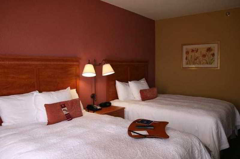 Hampton Inn Garden City Szoba fotó